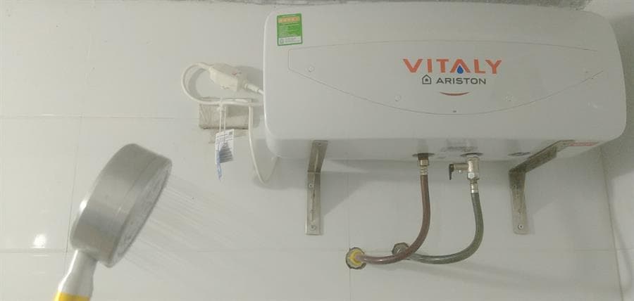 Máy nước nóng gián tiếp Ariston 20 lít 2500W VITALY 20 SLIM 2.5 FE