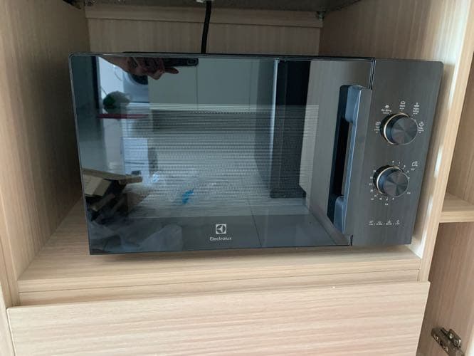 Lò vi sóng Electrolux EMM23K22B 23 lít